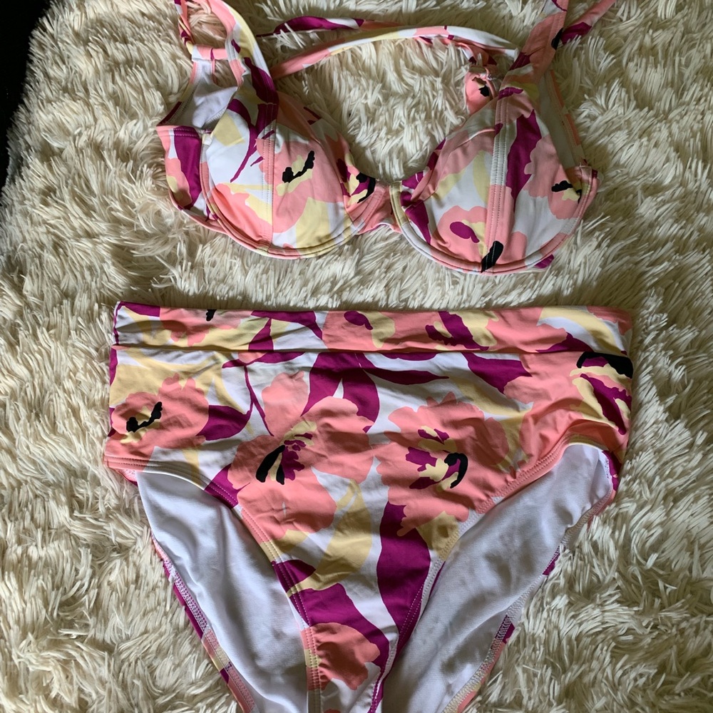 Freshwater Multicolor 2 piece bikini NWOT underwire for a comfy lift.